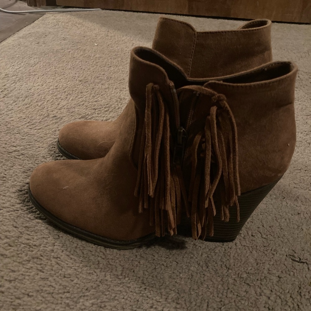 Fringed heeled boots